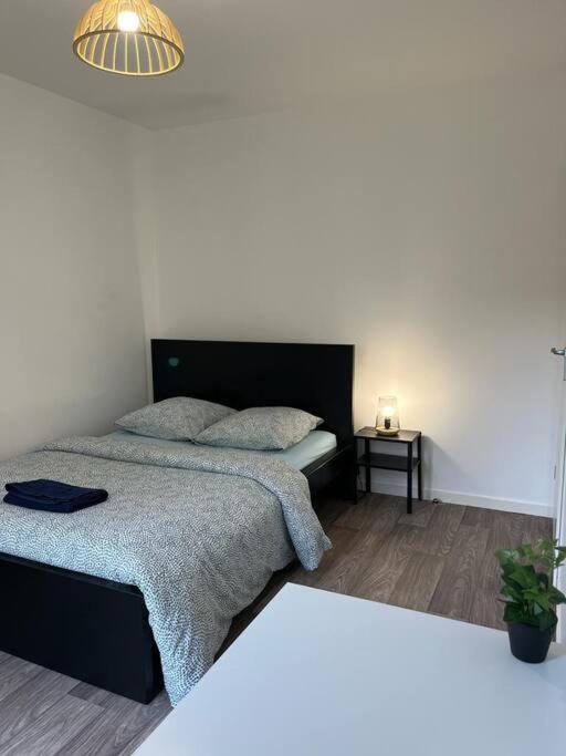 Appartement F2 De Haut Standing En Hypercentre Avec Jardin Prive A 270 M De La Gare De Mantes ! Exterior foto