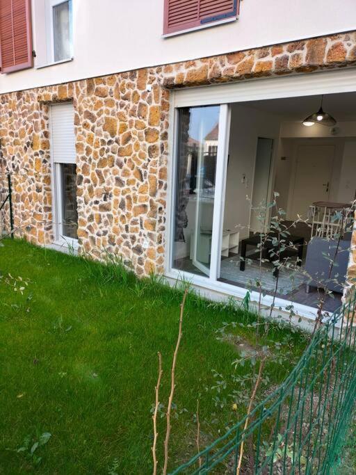 Appartement F2 De Haut Standing En Hypercentre Avec Jardin Prive A 270 M De La Gare De Mantes ! Exterior foto