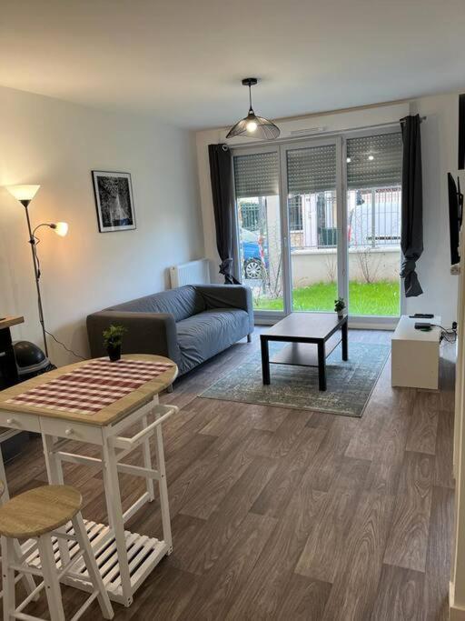Appartement F2 De Haut Standing En Hypercentre Avec Jardin Prive A 270 M De La Gare De Mantes ! Exterior foto